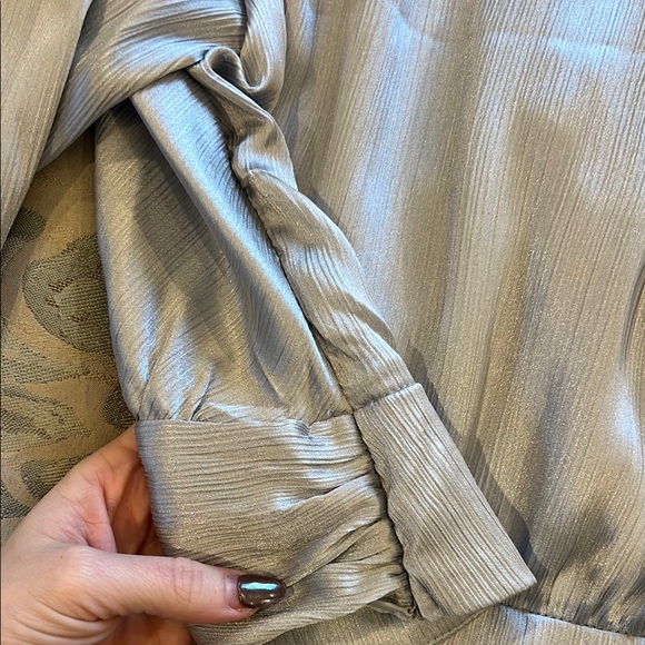 Elegant Silver Twist-Front Blouse - Picture 4 of 6